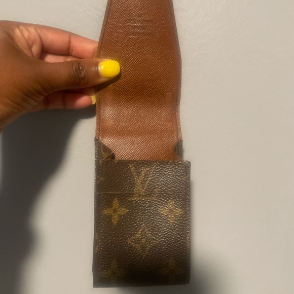 Louis Vuitton Cigarette Holder - Picture 3 of 12